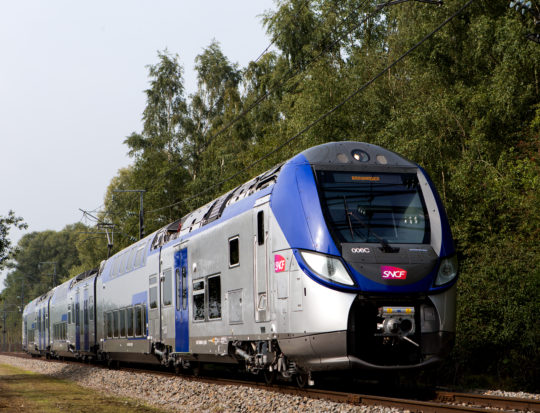 Automatische Kupplung von Dellner an einem Personenzug von Bombardier