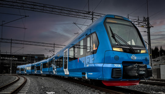 Zabezpieczenie sprzęgu przednią osłoną zamontowane na Roslagsbanan Storstockholms Lokaltrafik (SL)